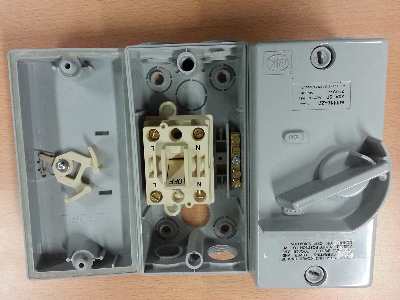 Lockable safety disconnect switches on equipment